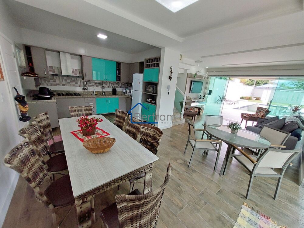 Casa à venda com 5 quartos, 300m² - Foto 2