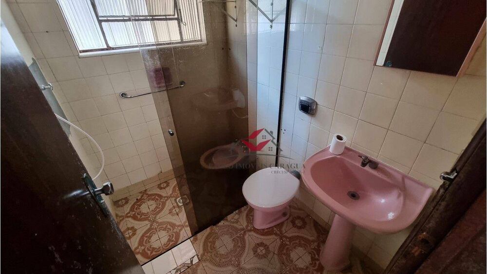 Casa à venda e aluguel com 5 quartos, 131m² - Foto 2