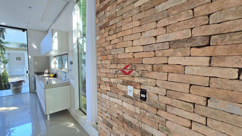 Casa de Condomínio para alugar com 4 quartos, 165m² - Foto 2
