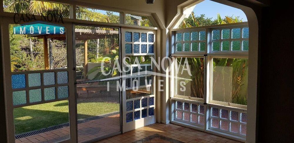 Casa de Condomínio para alugar com 4 quartos, 320m² - Foto 2