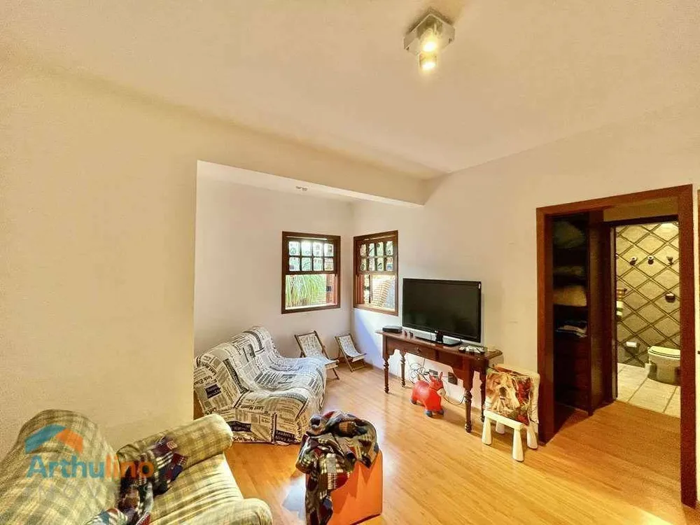 Casa, 5 quartos, 923 m² - Foto 1