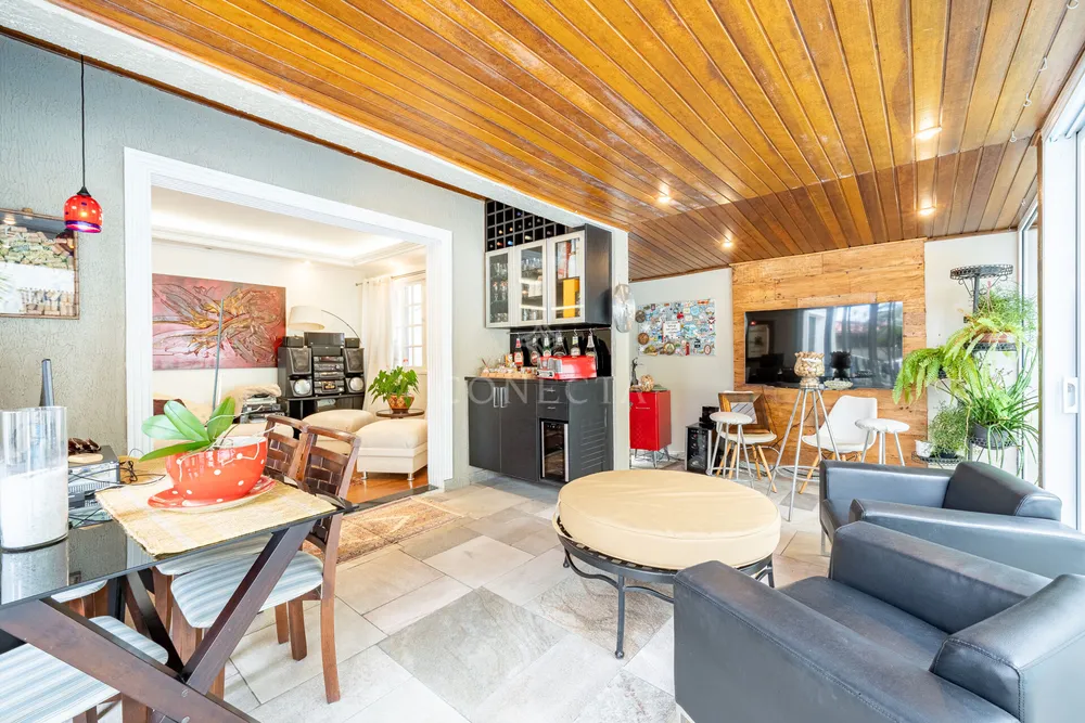 Casa, 4 quartos, 224 m² - Foto 1