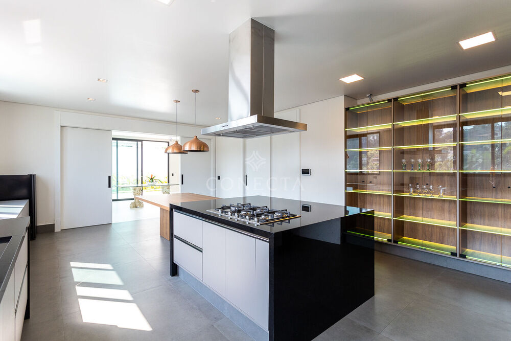 Casa, 4 quartos, 1305 m² - Foto 1