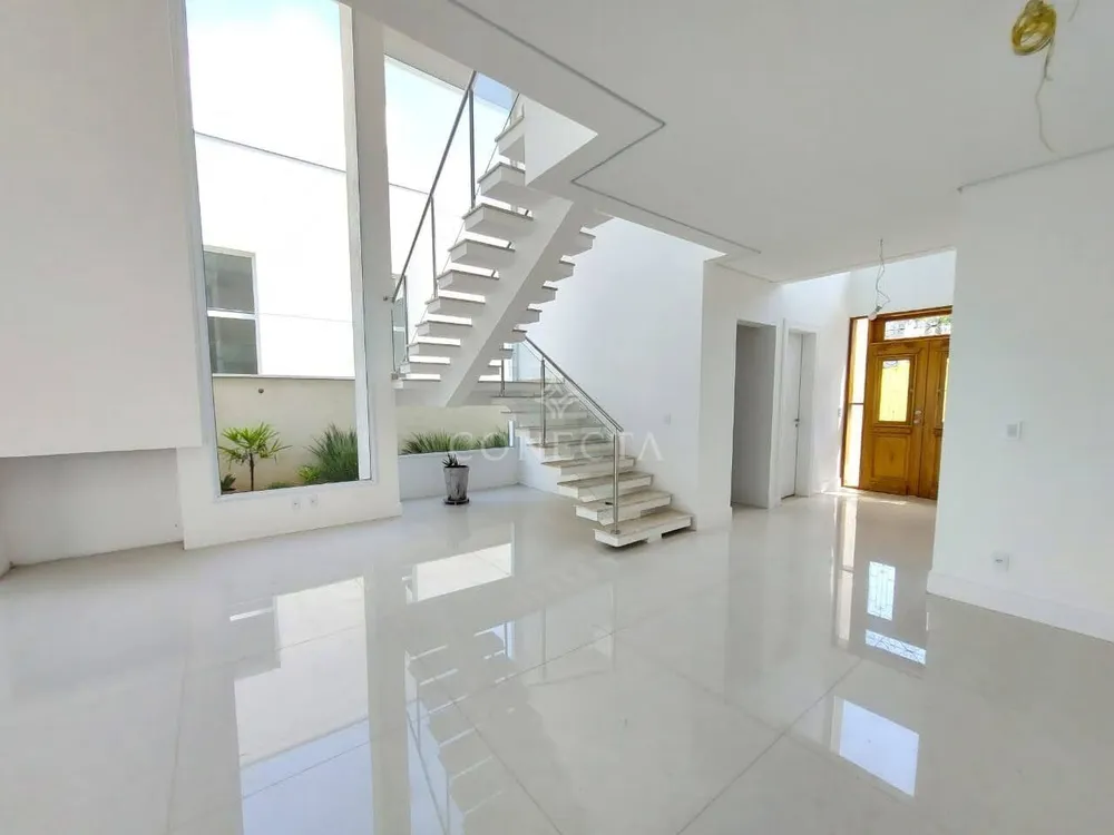 Casa, 4 quartos, 350 m² - Foto 1