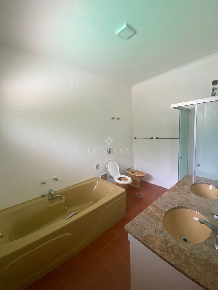 Casa para alugar com 4 quartos, 600m² - Foto 4