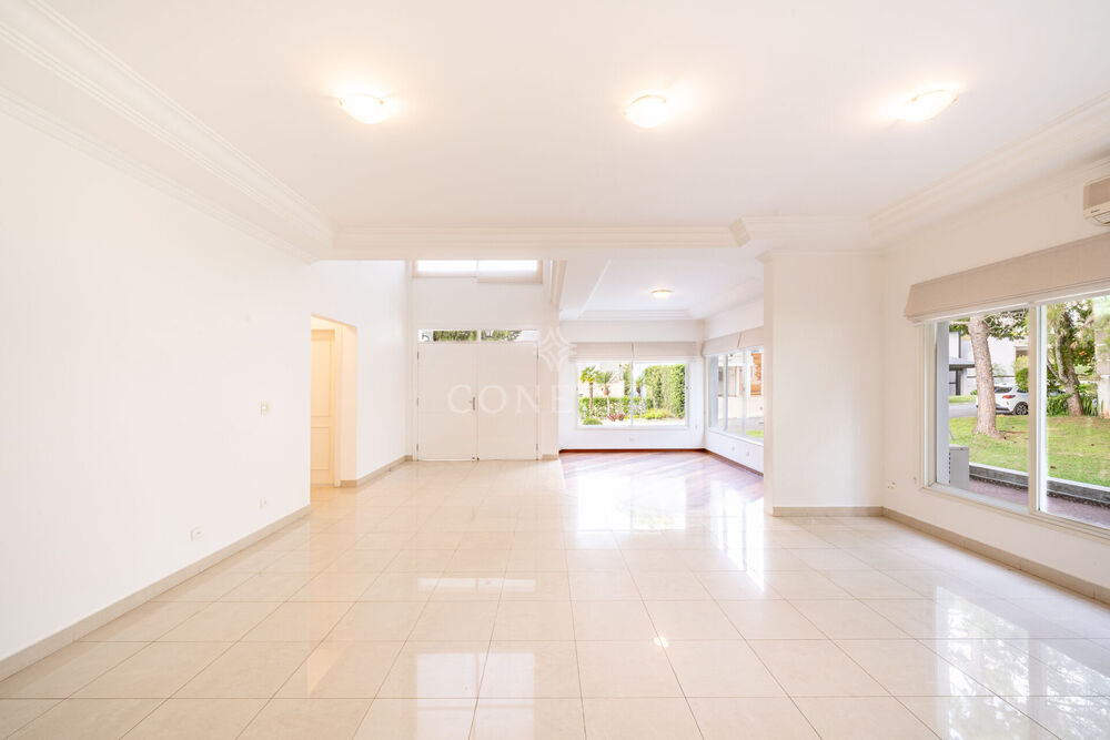 Casa para alugar com 5 quartos, 598m² - Foto 1