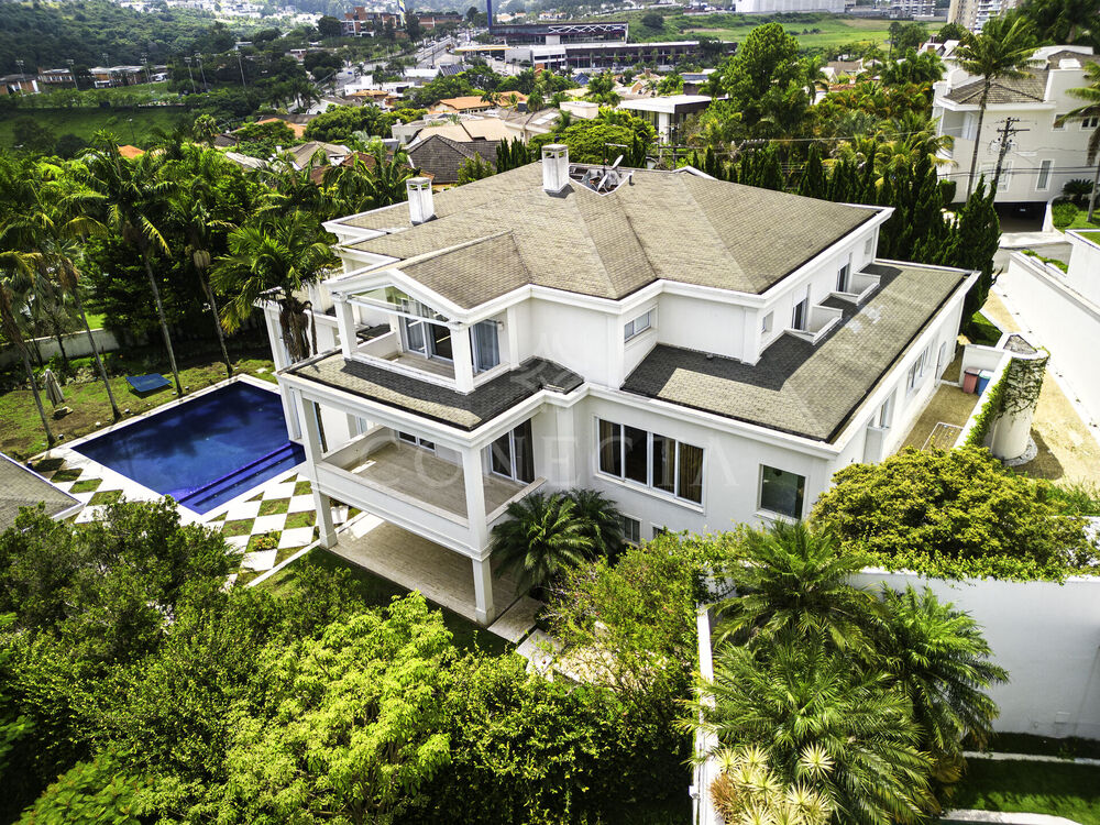 Casa à venda com 5 quartos, 1900m² - Foto 1