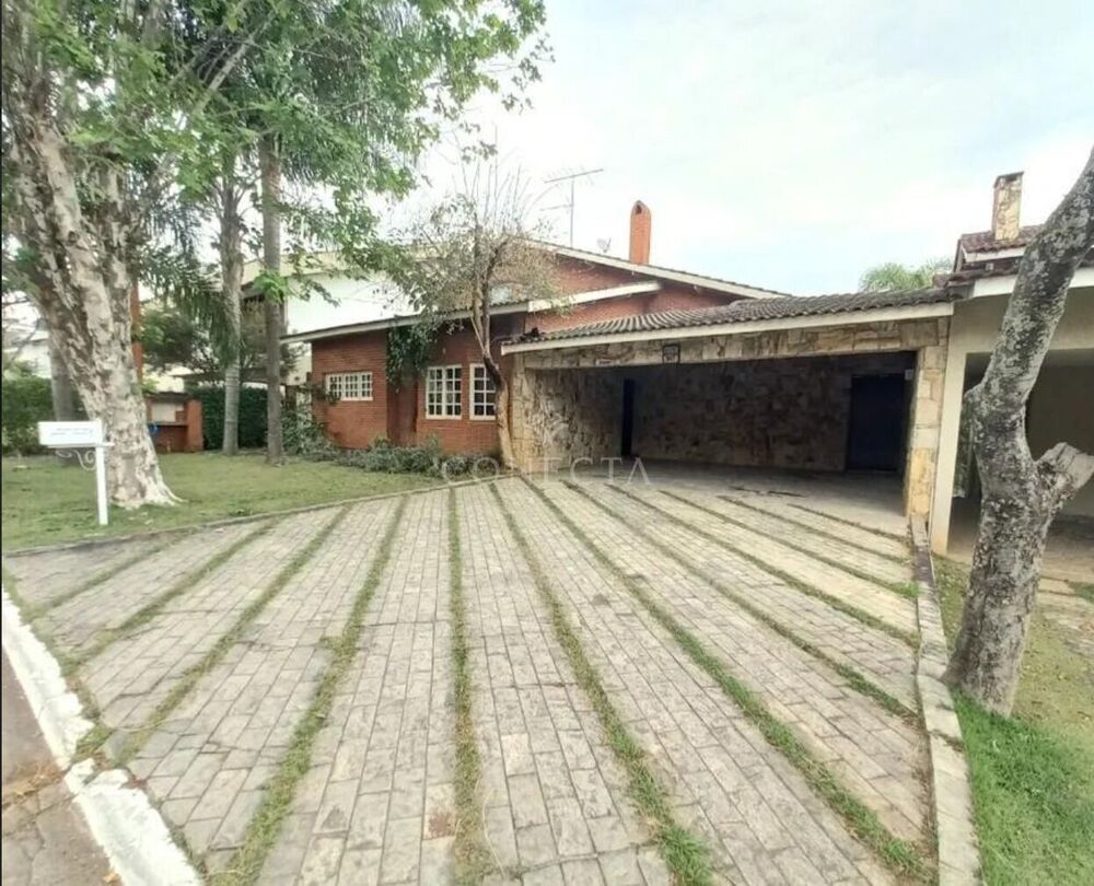 Casa para alugar com 4 quartos, 300m² - Foto 1
