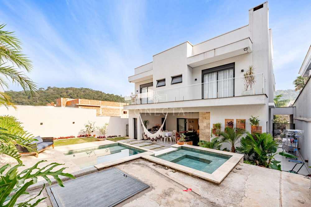 Casa, 3 quartos, 312 m² - Foto 1