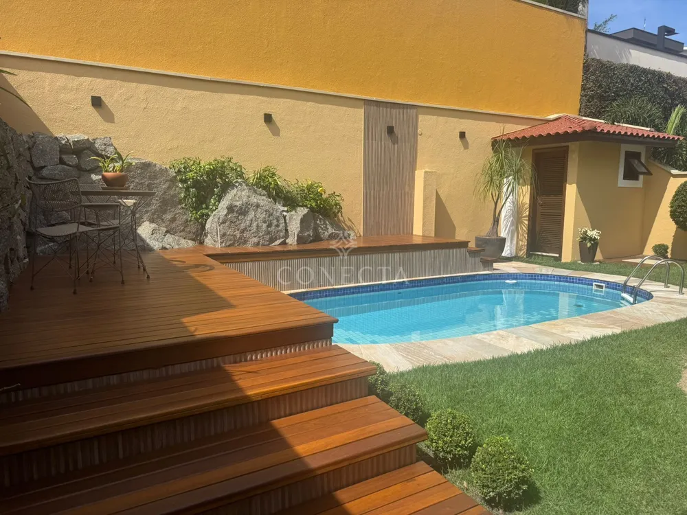 Casa, 4 quartos, 240 m² - Foto 1