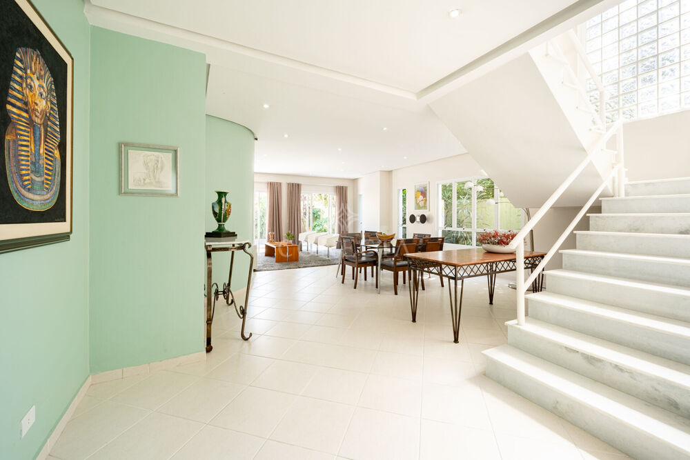 Casa à venda com 4 quartos, 280m² - Foto 1