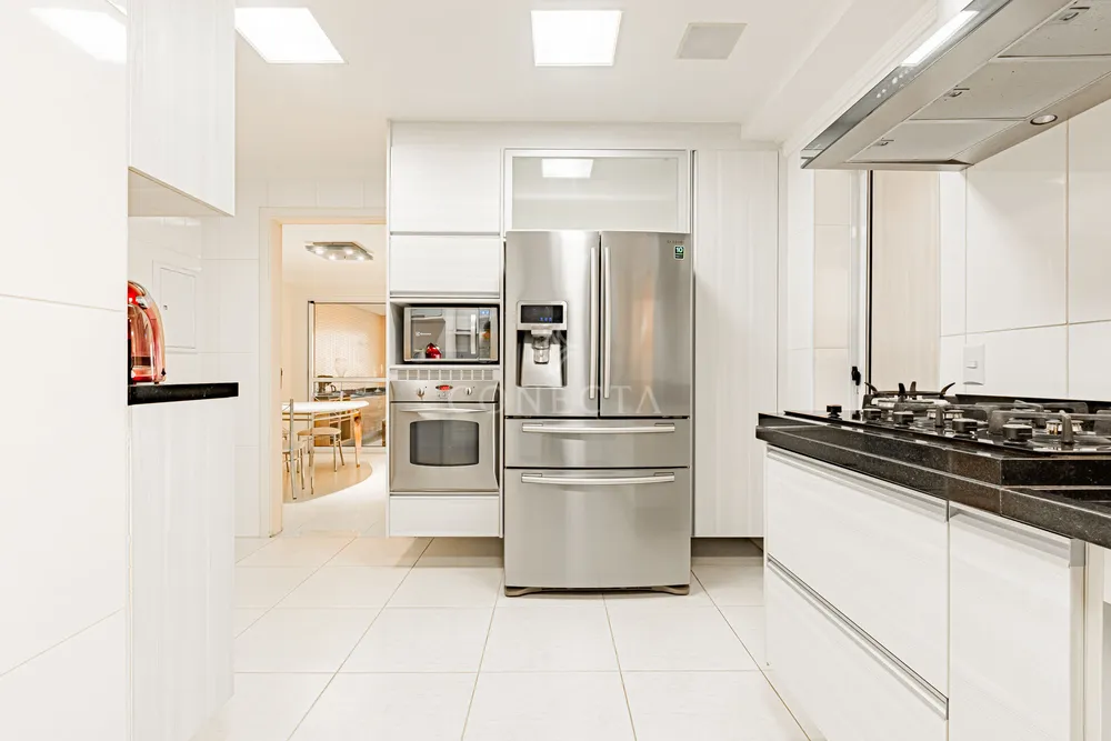 Apartamento, 3 quartos, 243 m² - Foto 2