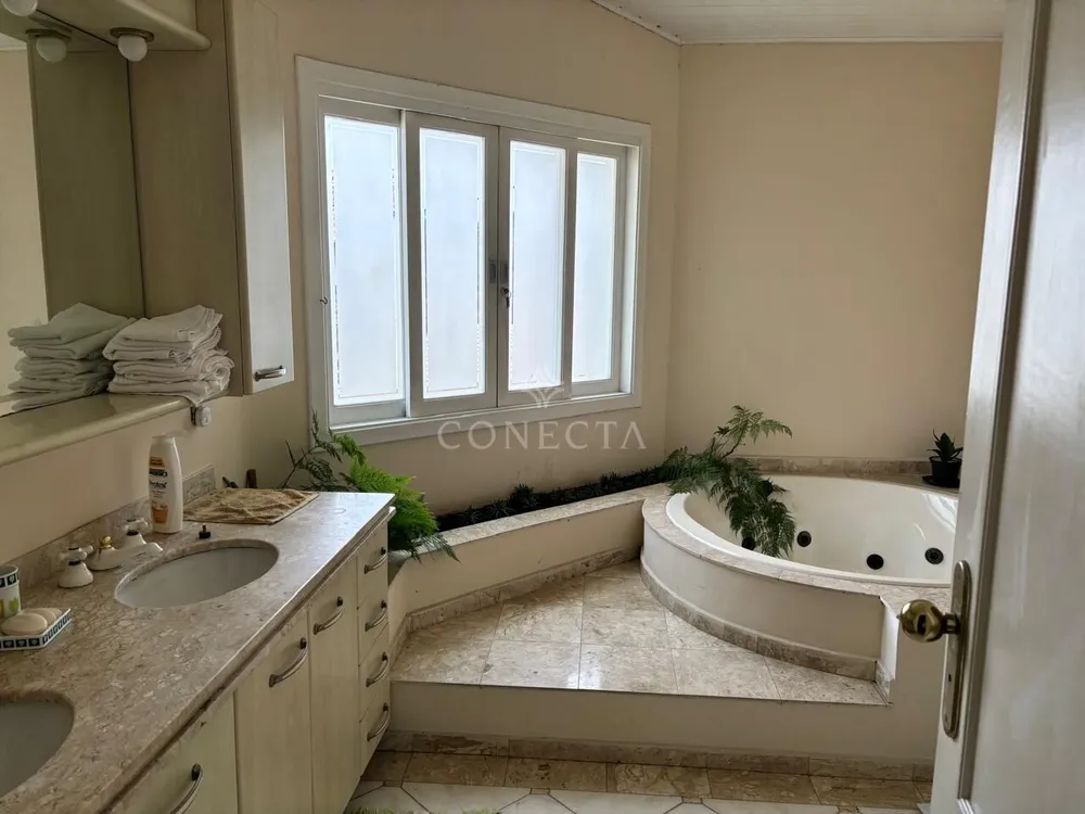 Casa, 4 quartos, 376 m² - Foto 1