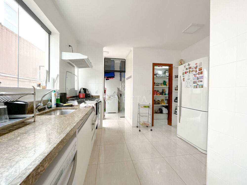 Casa à venda com 4 quartos, 302m² - Foto 13