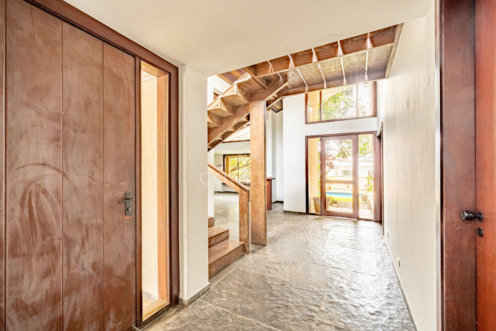 Casa à venda com 4 quartos, 302m² - Foto 2