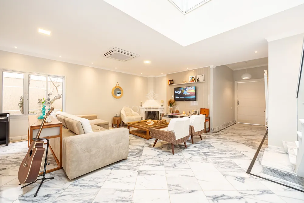 Casa, 4 quartos, 240 m² - Foto 1