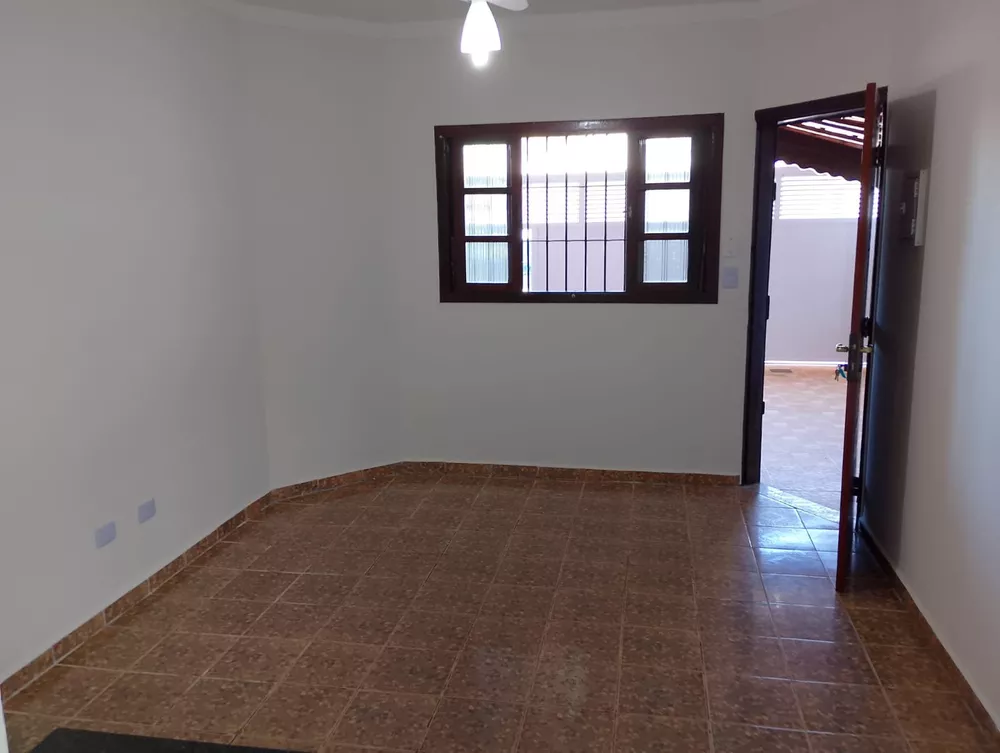 Casa à venda com 2 quartos, 100m² - Foto 3