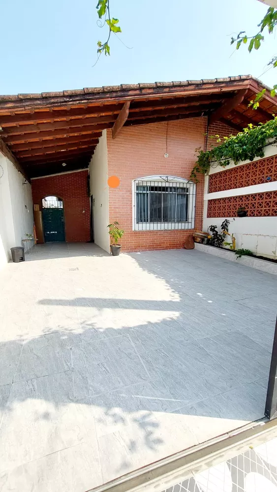 Casa à venda com 3 quartos, 98m² - Foto 1