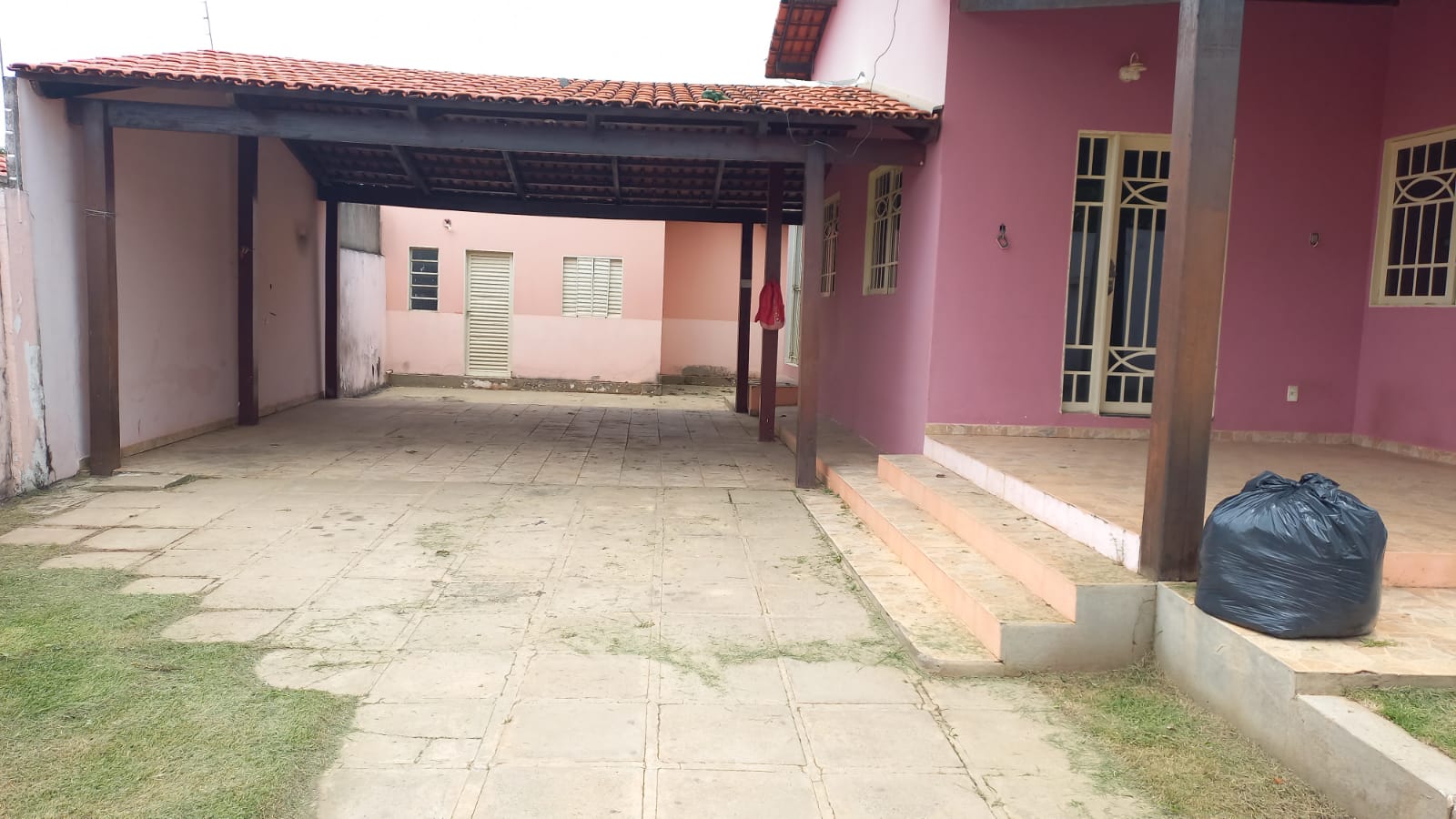 Casa à venda com 3 quartos, 200m² - Foto 2