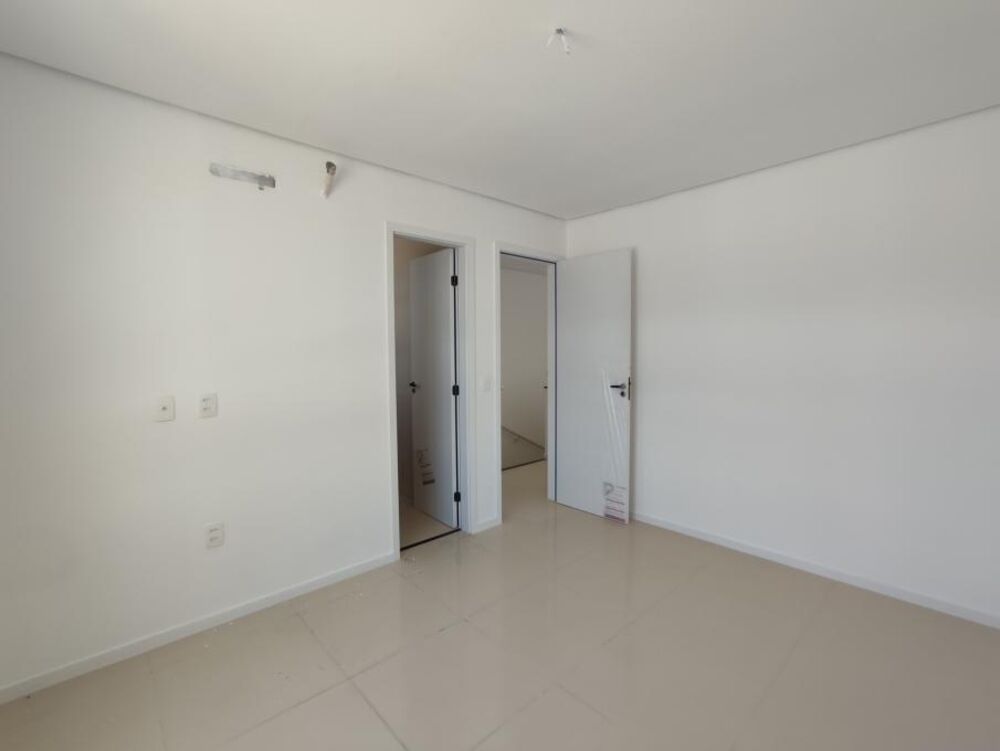 Apartamento à venda com 3 quartos - Foto 1