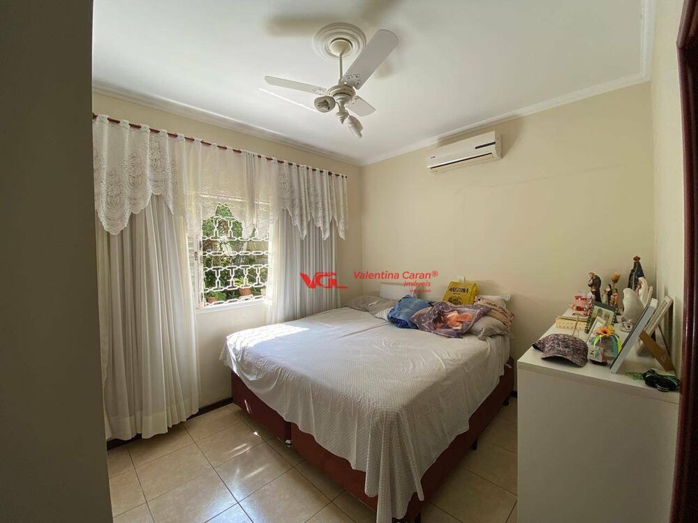 Casa, 3 quartos, 213 m² - Foto 1
