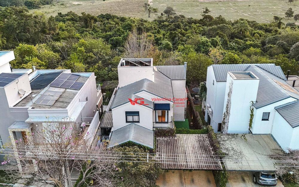 Sobrado à venda com 3 quartos, 300m² - Foto 1