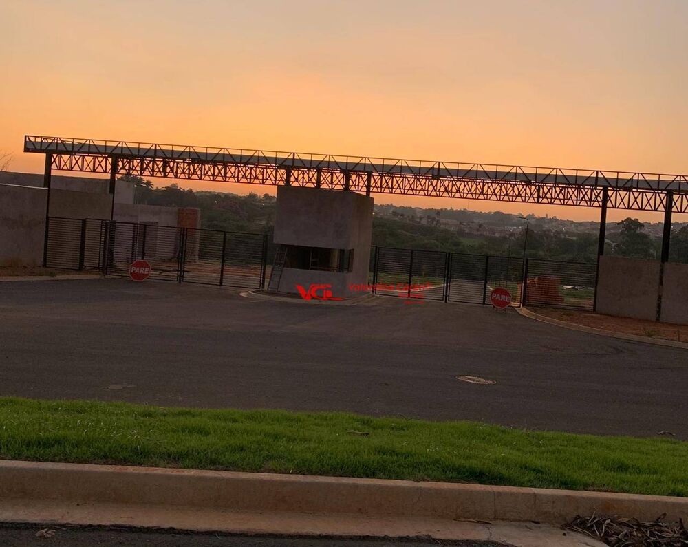 Loteamento e Condomínio, 300 m² - Foto 1