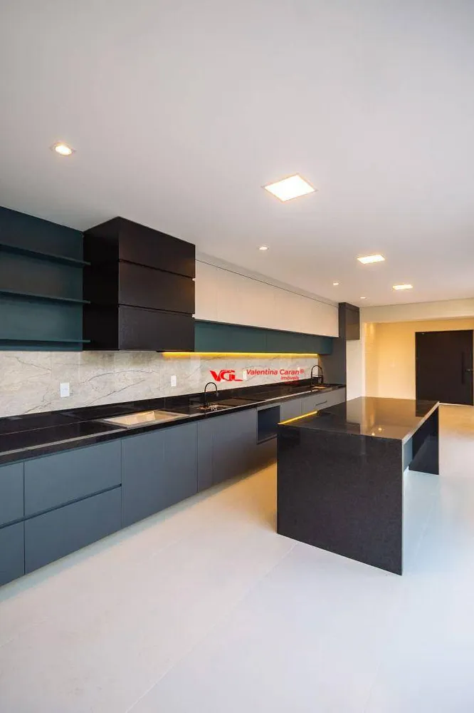 Sobrado, 3 quartos, 222 m² - Foto 1