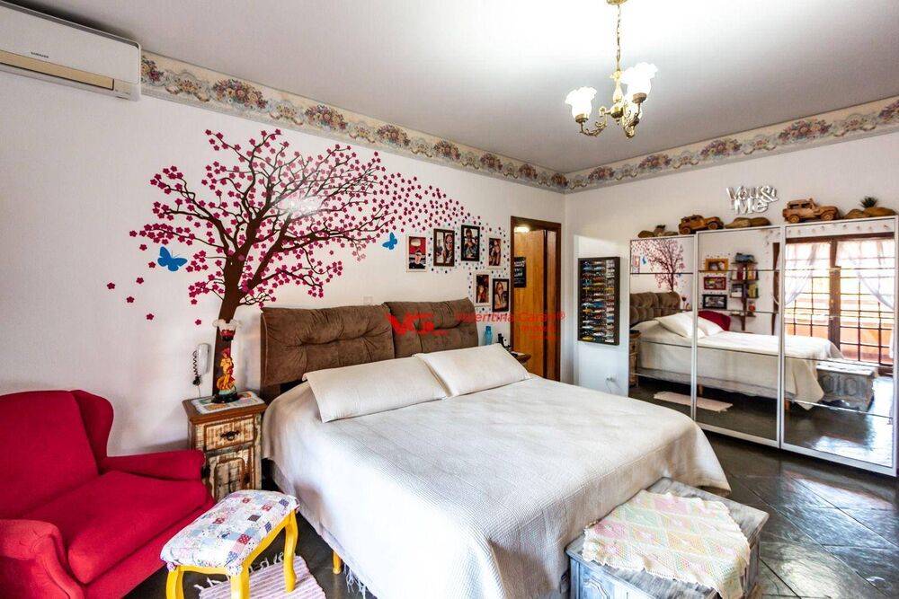Chácara, 4 quartos, 2500 m² - Foto 1