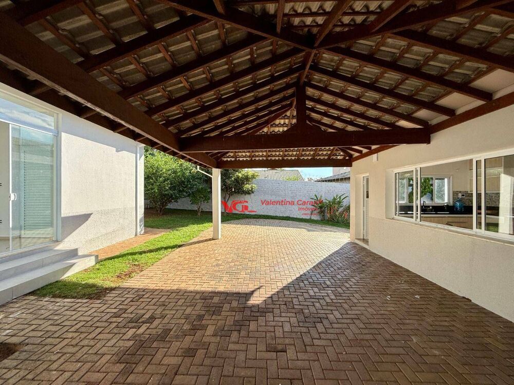 Chácara à venda com 4 quartos, 370m² - Foto 1