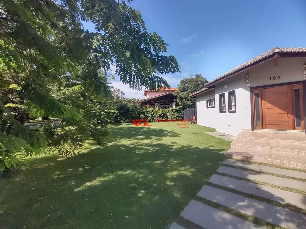 Casa de Condomínio à venda com 3 quartos, 230m² - Foto 1