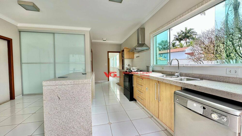 Sobrado para alugar com 5 quartos, 526m² - Foto 1