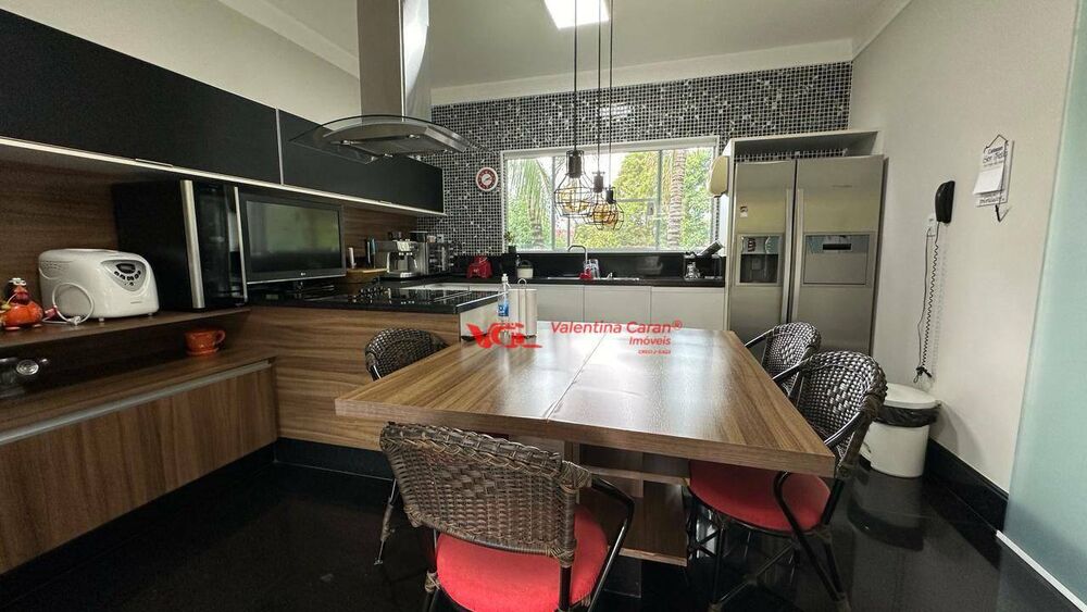 Chácara, 4 quartos, 2800 m² - Foto 1