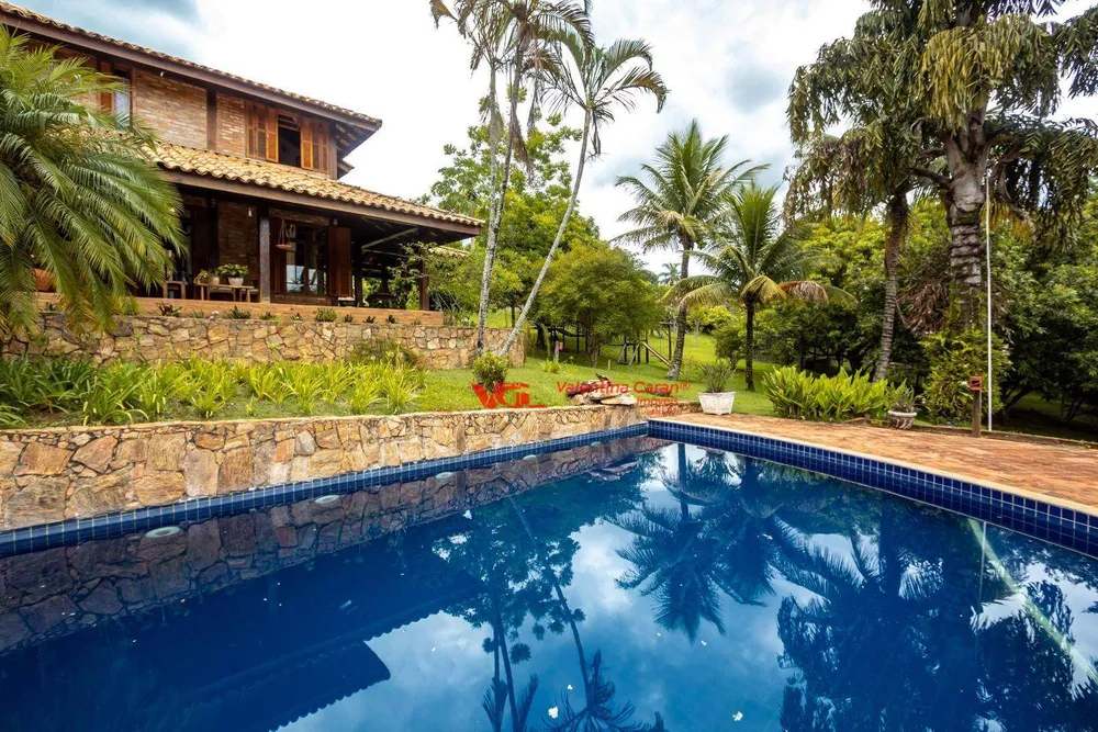 Chácara, 6 quartos, 2280 m² - Foto 1