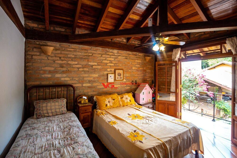 Chácara, 6 quartos, 2280 m² - Foto 1