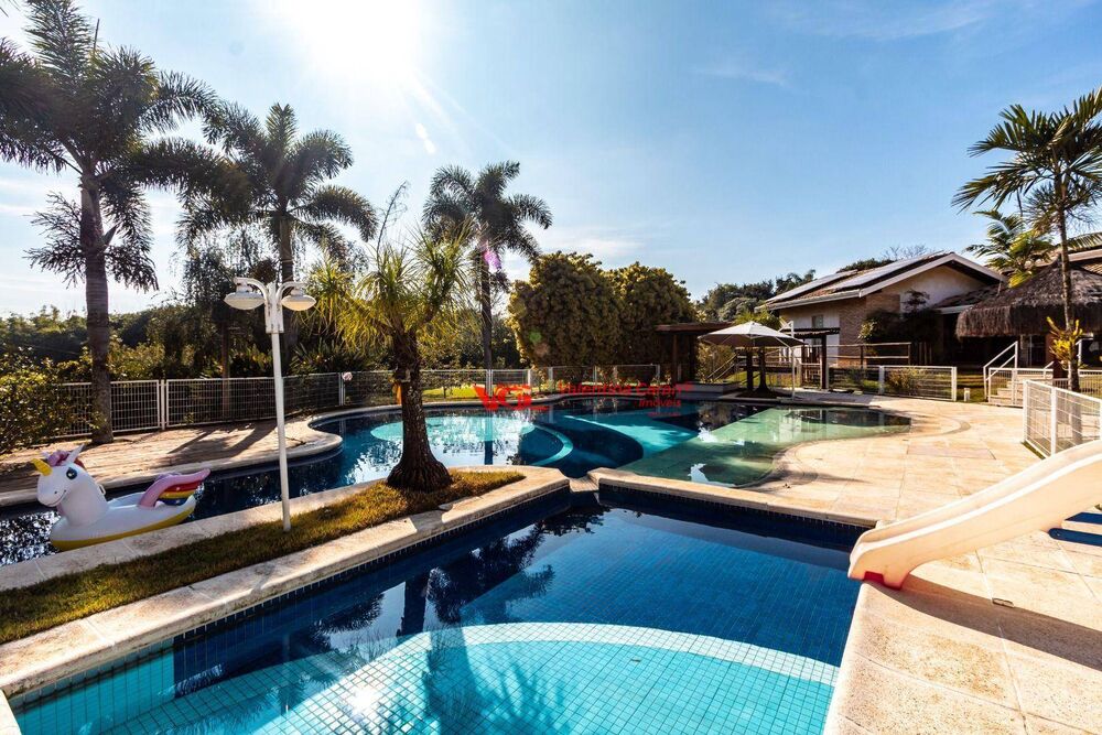 Chácara à venda com 7 quartos, 888m² - Foto 1