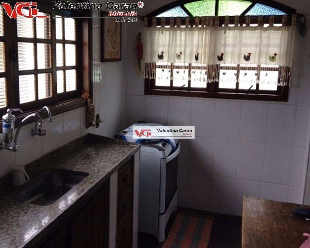 Chácara à venda com 3 quartos, 250m² - Foto 2