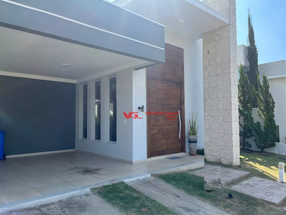 Casa de Condomínio à venda com 3 quartos, 219m² - Foto 2