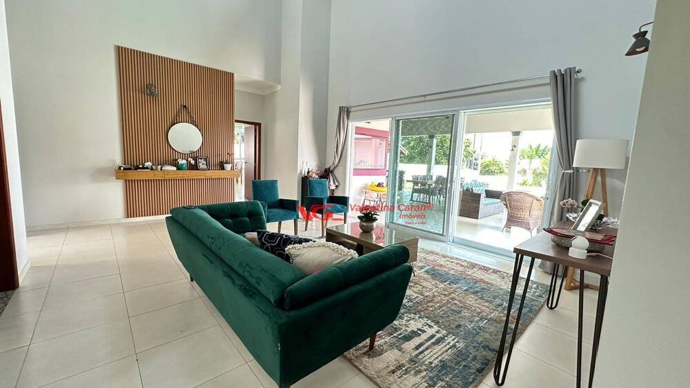 Chácara, 8 quartos, 2500 m² - Foto 1