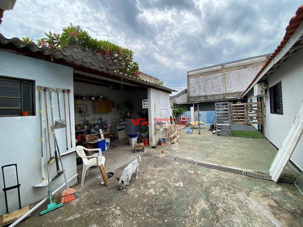 Casa à venda com 5 quartos, 210m² - Foto 3