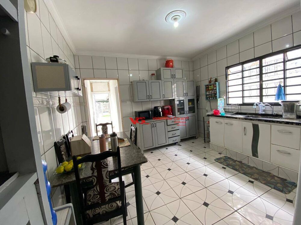 Casa à venda com 5 quartos, 210m² - Foto 6