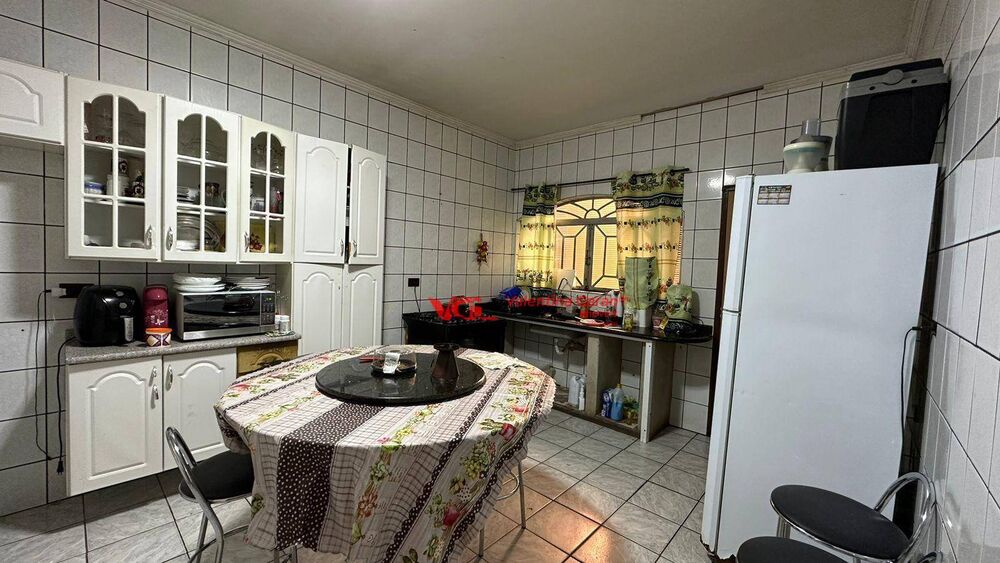 Casa, 2 quartos, 173 m² - Foto 1