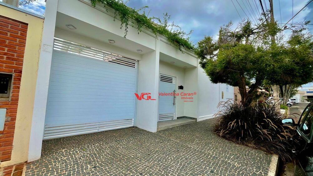 Sobrado à venda com 4 quartos, 415m² - Foto 1