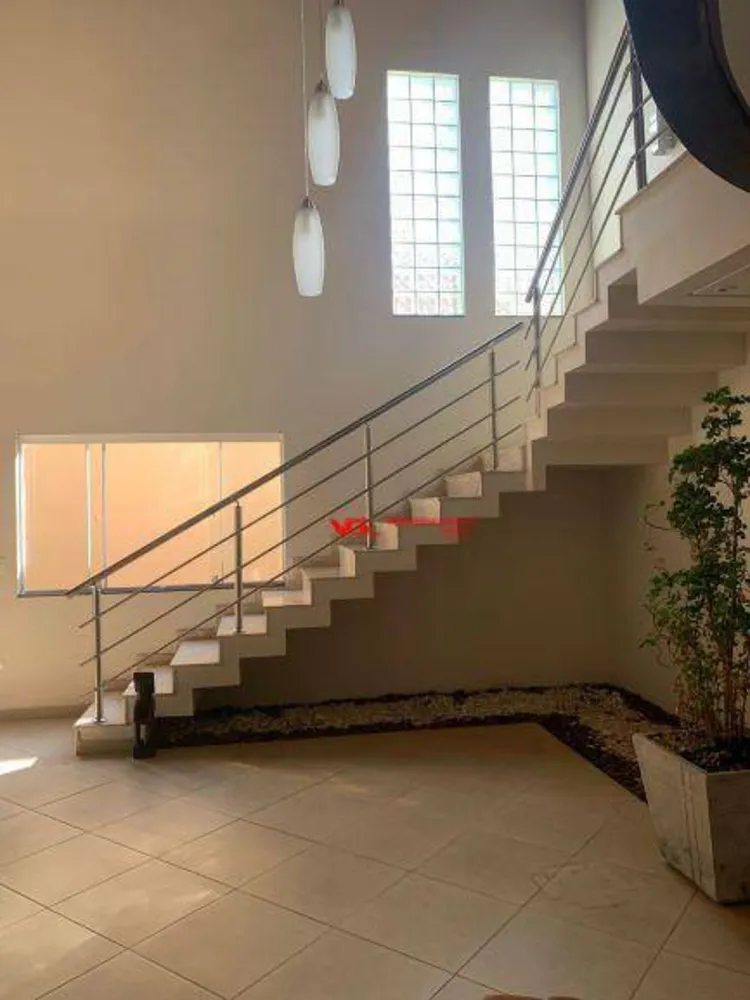 Sobrado, 3 quartos, 270 m² - Foto 1