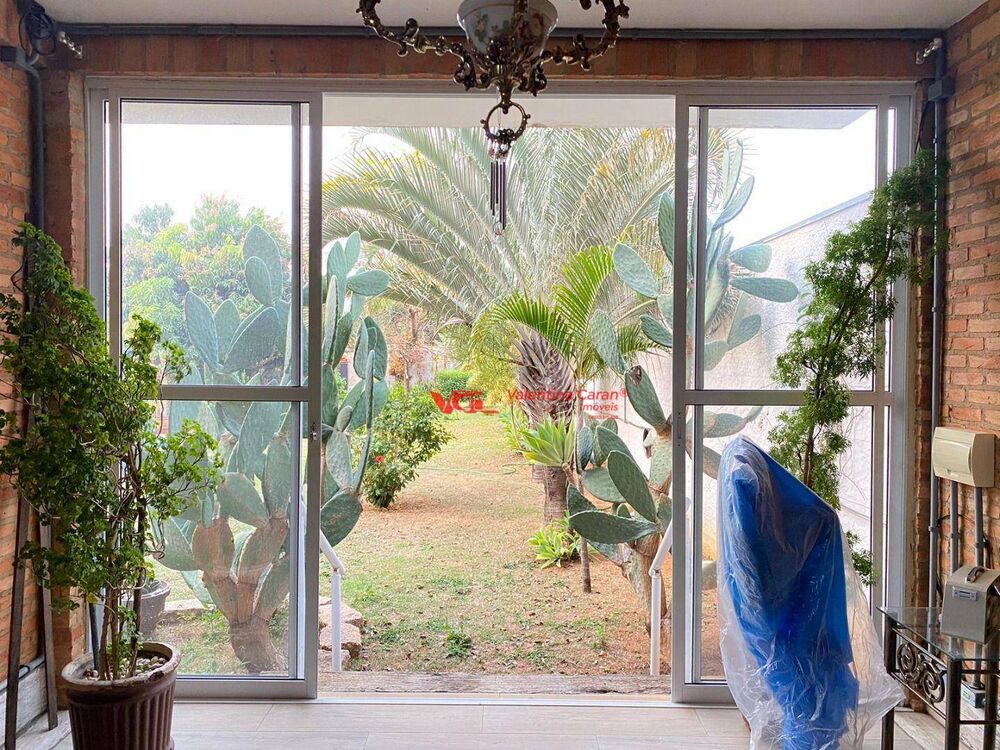 Sobrado à venda com 4 quartos, 297m² - Foto 1