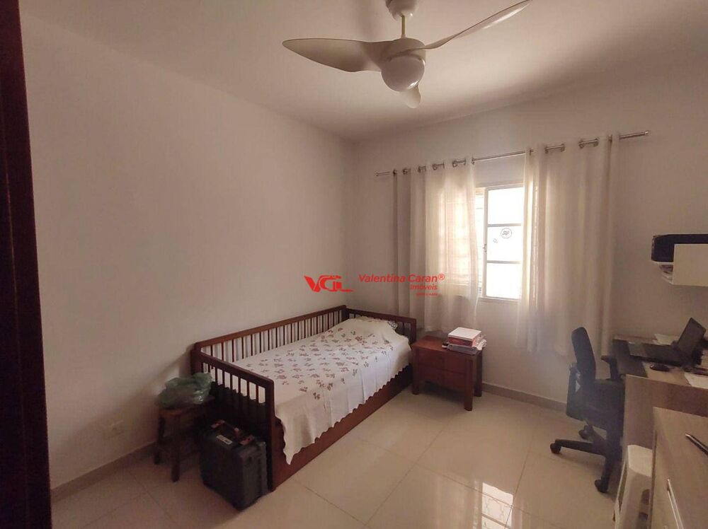 Casa, 4 quartos, 225 m² - Foto 1