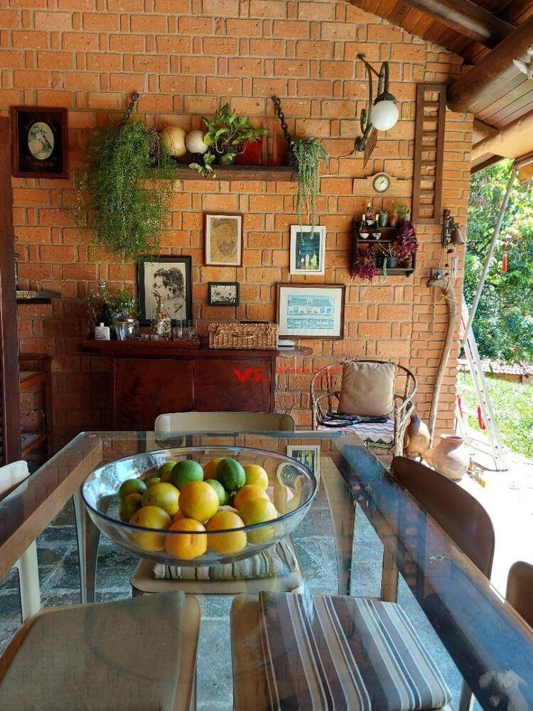 Chácara à venda com 7 quartos, 328m² - Foto 1