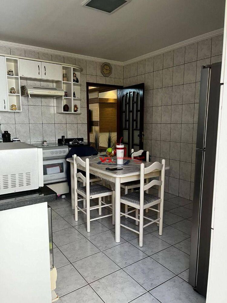 Casa à venda com 2 quartos, 101m² - Foto 4