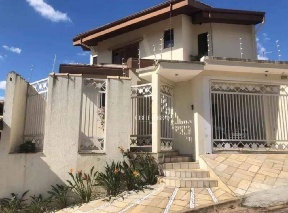 Casa, 3 quartos, 250 m² - Foto 1