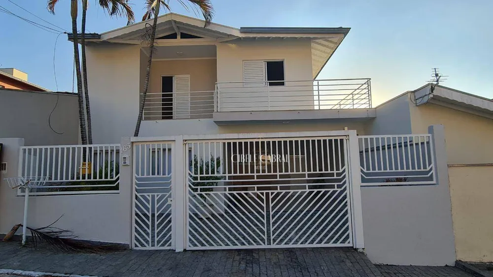 Casa, 3 quartos, 250 m² - Foto 1